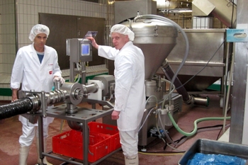 Mobil csővezetékes fémdetektor MEATLINE 07 – húskészítmények ellenőrzése az élelmiszeriparban