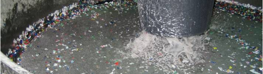 Rezgő szita alkalmazása a víz újrahasznosítására PET feldolgozása során