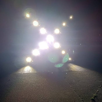 FIREFLY mobil fénykereszt, amely a repülőtéri kifutópálya lezárását jelzi