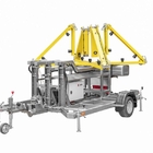 FIREFLY 6 mobil fénykereszt, amely a repülőtéri kifutópálya lezárását jelzi