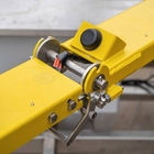 FIREFLY 6 mobil fénykereszt, amely a repülőtéri kifutópálya lezárását jelzi