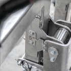 FIREFLY 6 mobil fénykereszt, amely a repülőtéri kifutópálya lezárását jelzi